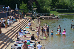Безопасный отдых с малышами: как организовать день у воды